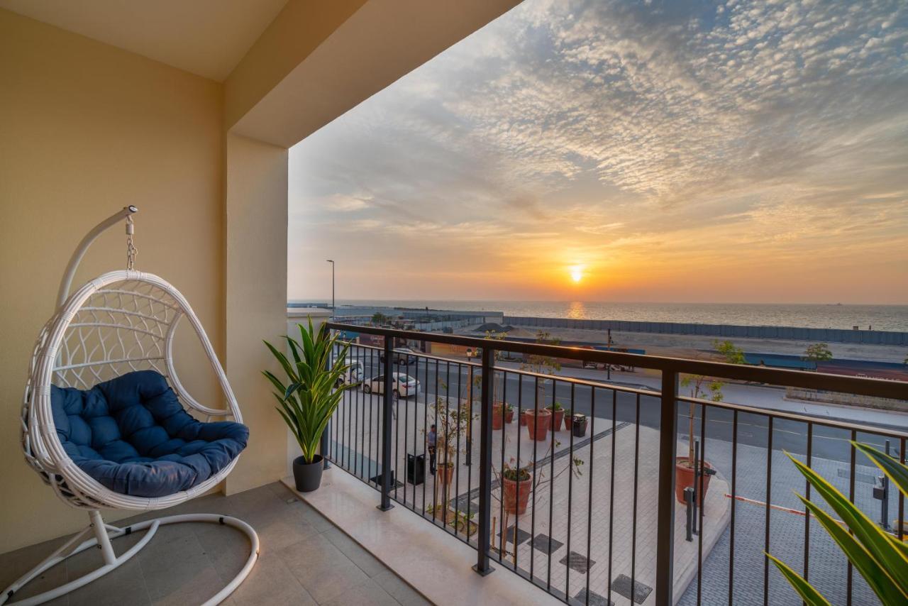 Ultimate With Big Terrace, Amazing Sunset, Perfect For 4 People Appartamento Dubai
