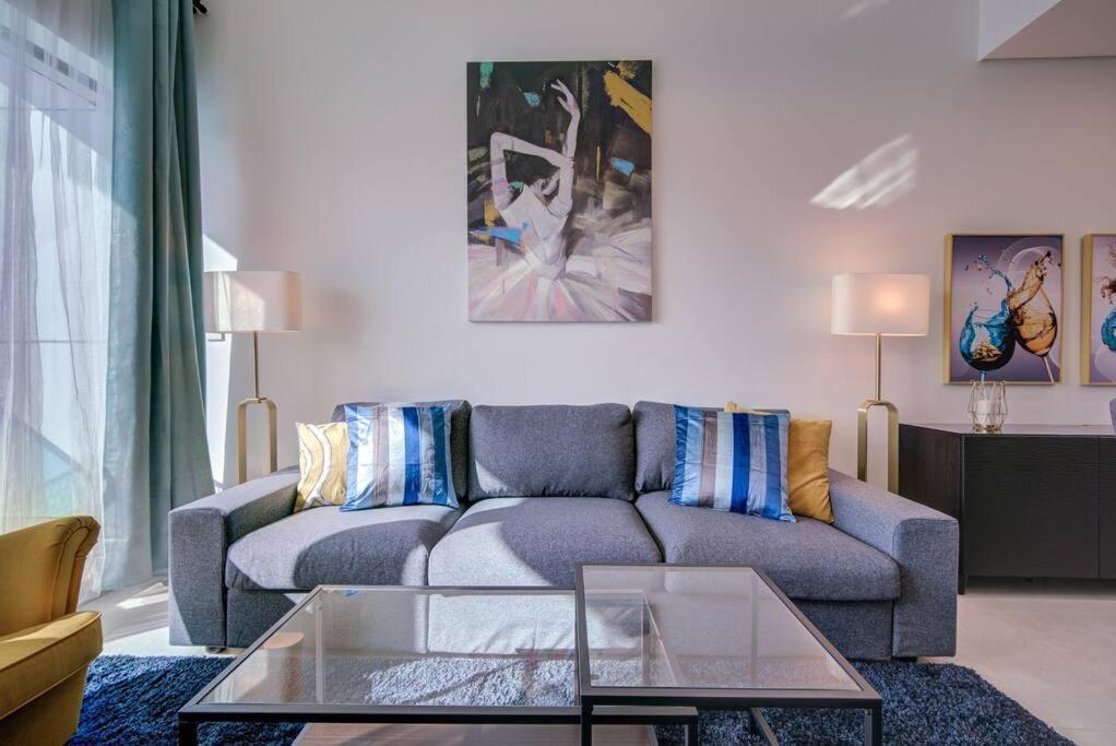 Canal View L Stylish & Spacious Appartement Dubai