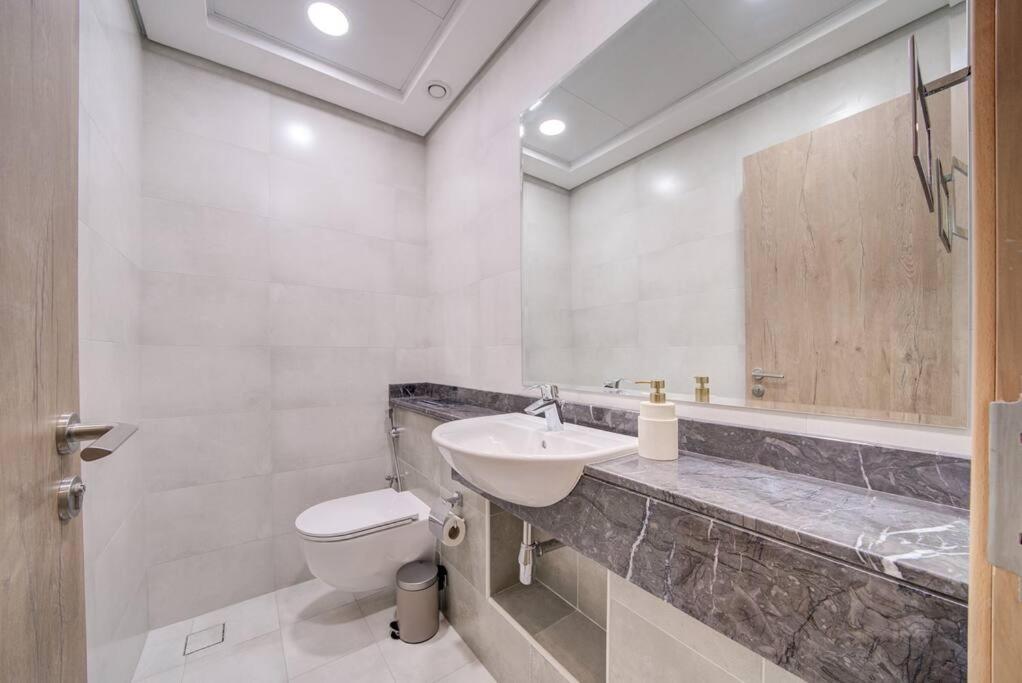 Canal View L Stylish & Spacious Apartamento Dubái