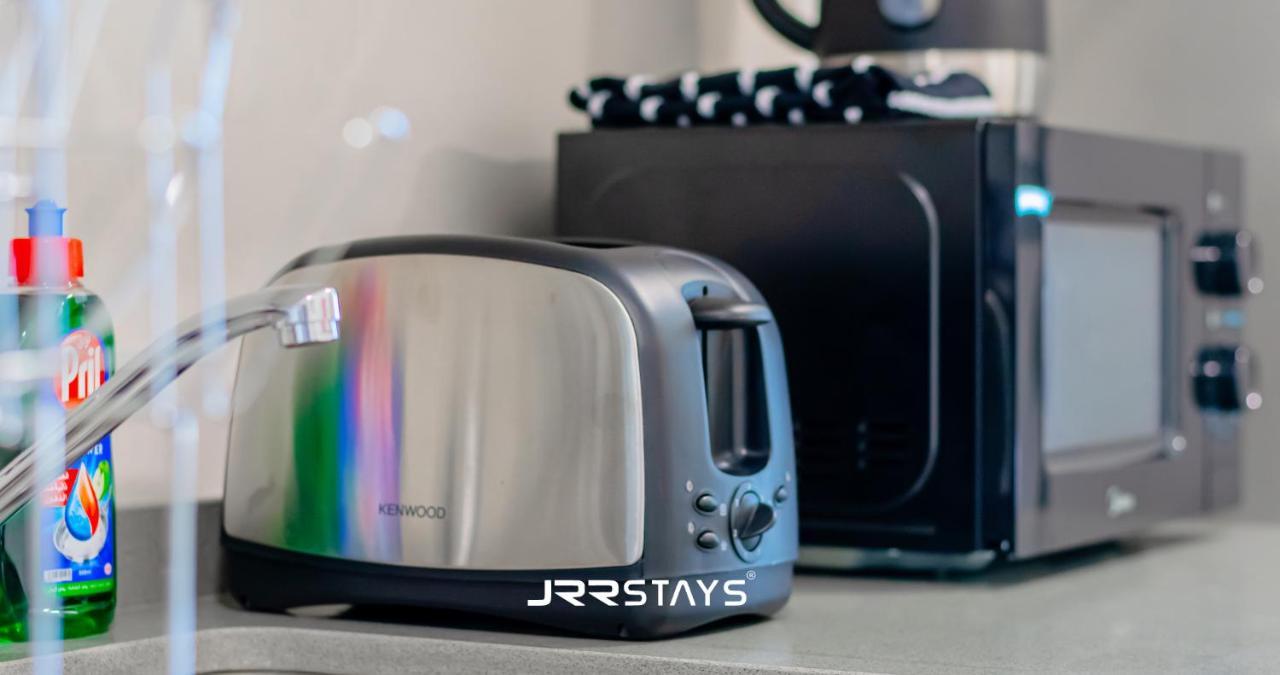 Sleek & Modern - In Jvc *