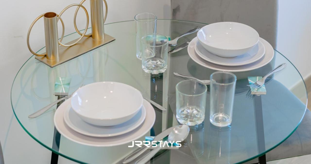 Sleek & Modern - In Jvc Appartement