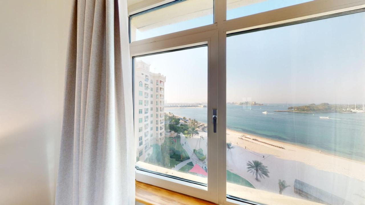 Al Dabas Views, 3bd Sleeps 6, Beachfront & Pool Access Apartment