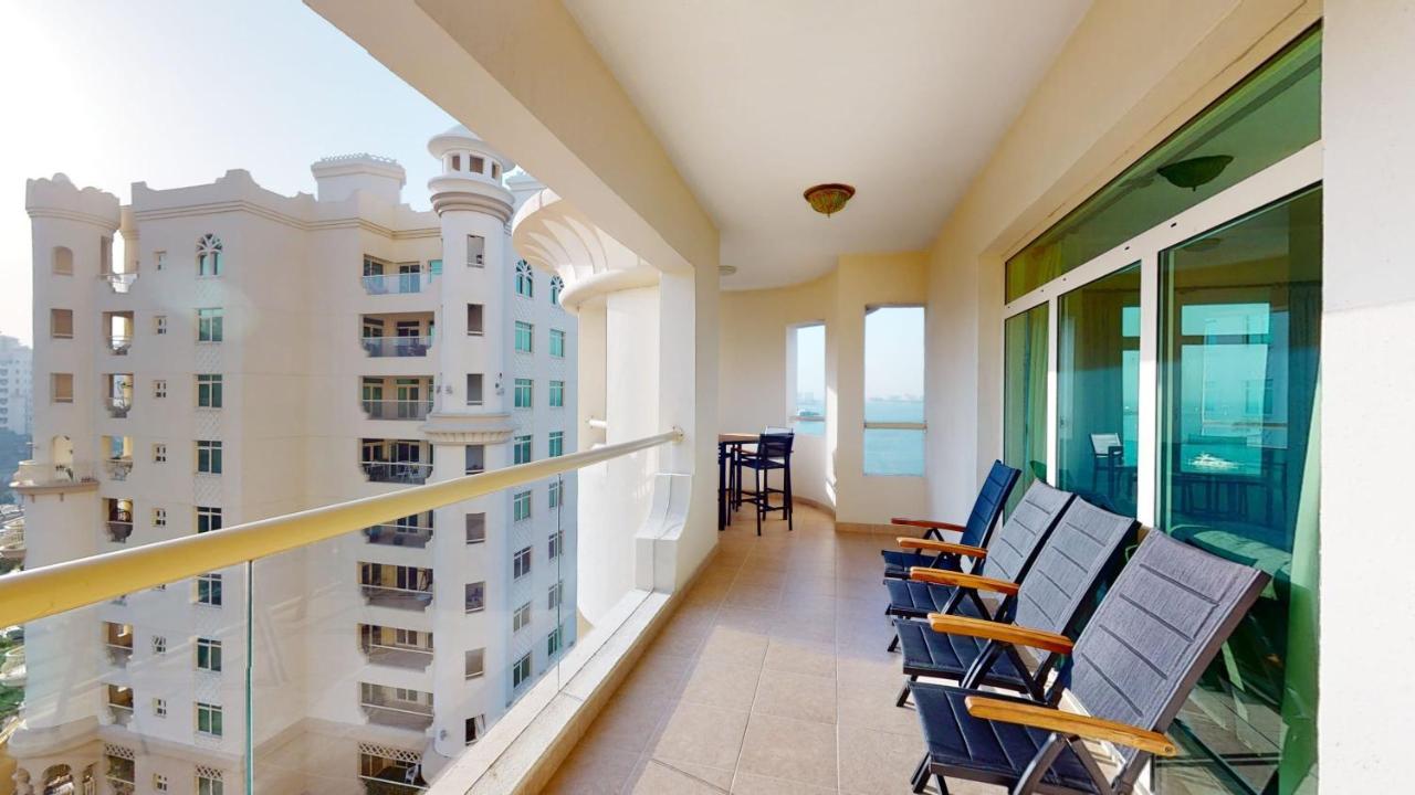 Al Dabas Views, 3bd Sleeps 6, Beachfront & Pool Access * Dubai