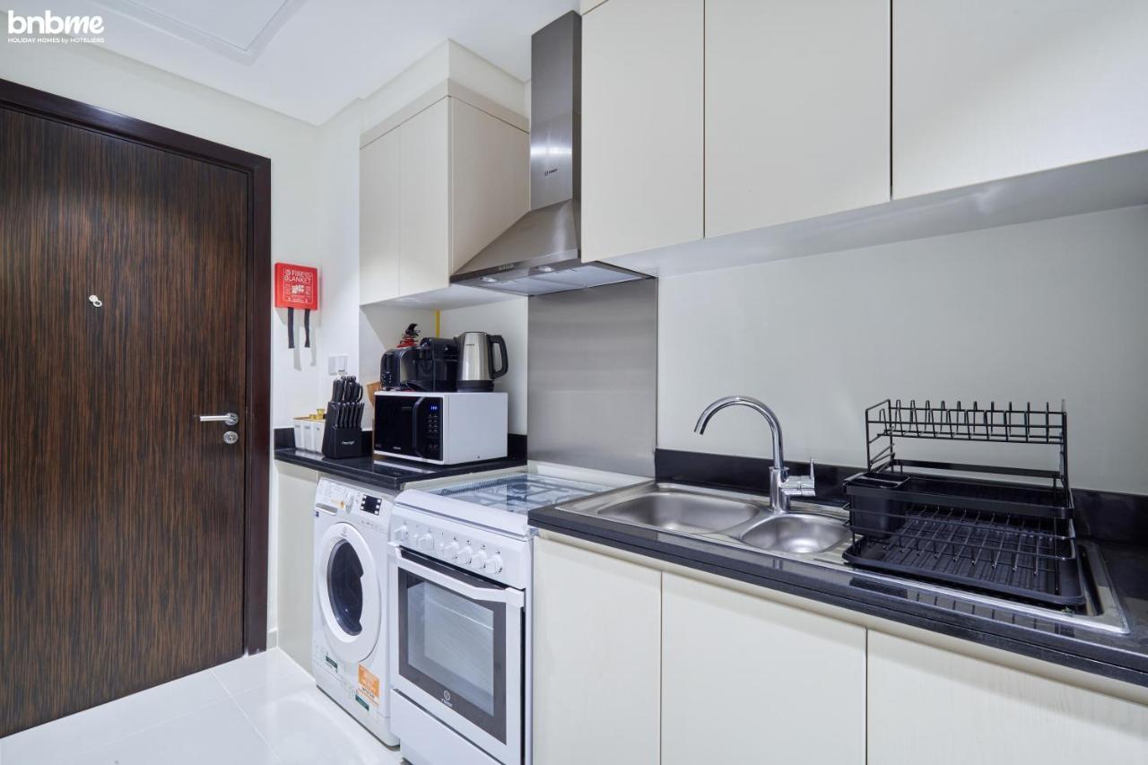 Bnbmehomes - Damac Hills - Carson Tower Apartment Dubai