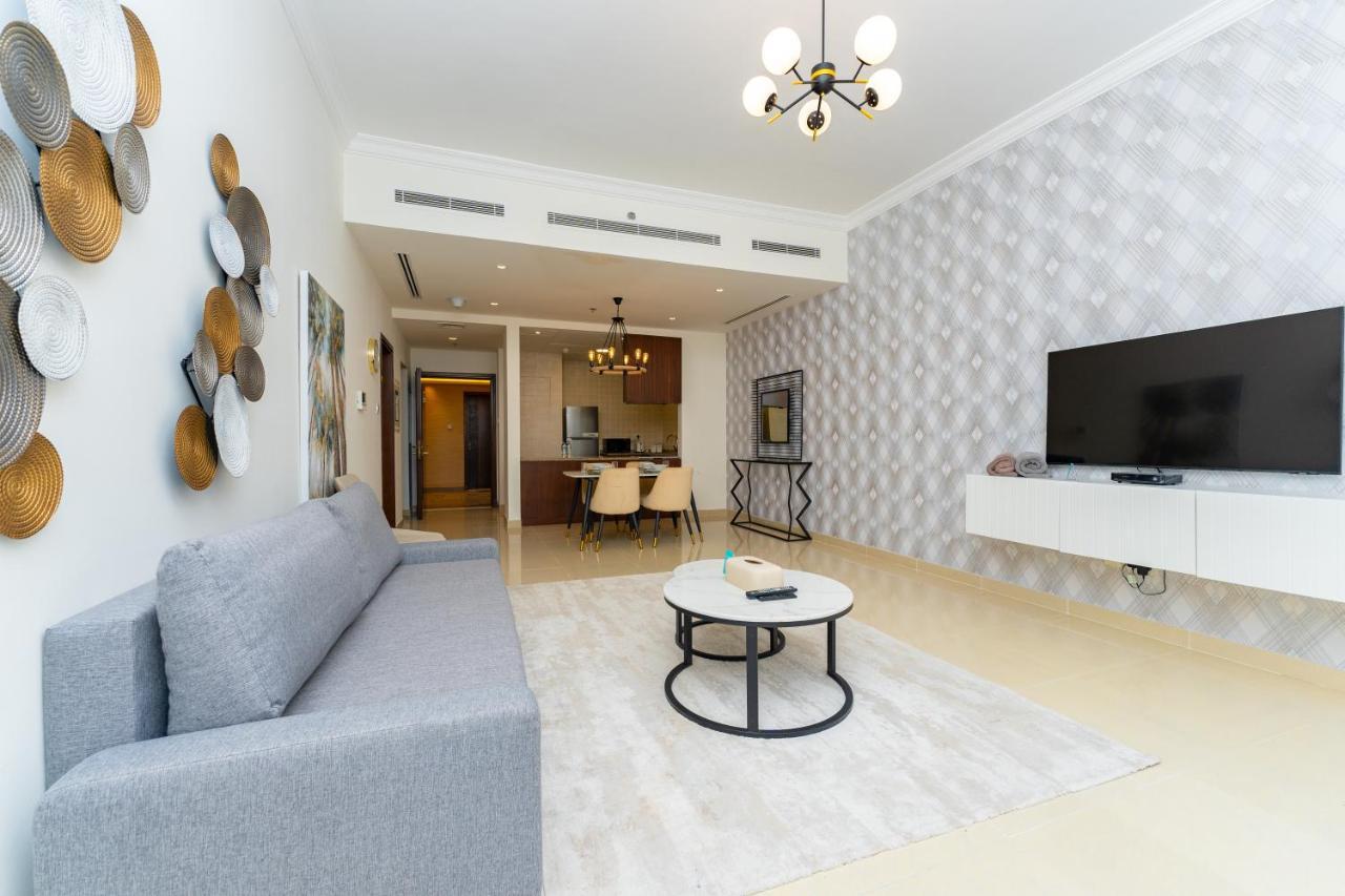 Apartment Fam Living - Palm Jumeirah Sarai - Private Beach *