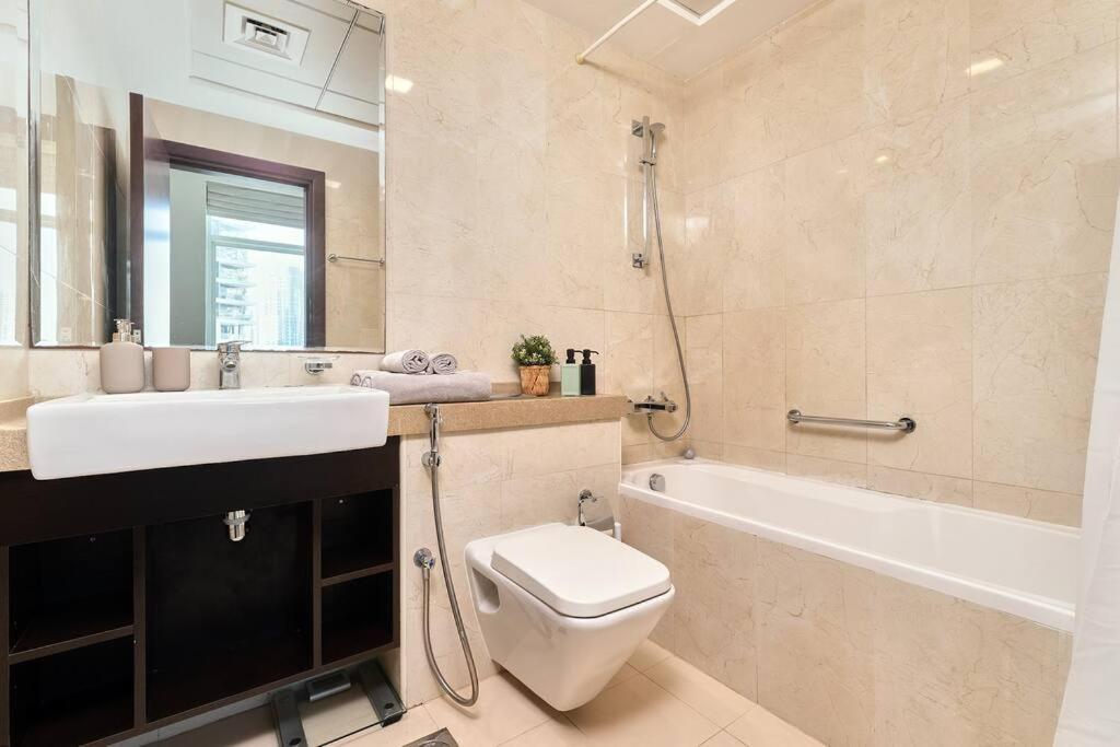 Apartemen Beautiful 1br At Botanica Tower With Sunset View Marina *