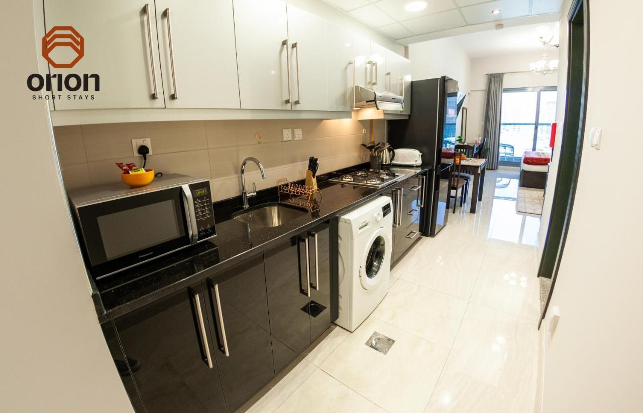 11th Floor Studio, Balcony With Canal And View, Close To Mall And Burj Khalifa, Jacuzzi, Pool, Kids Area, 24hr Gym, Free Indoor Parking, Wifi, Fully Furnished Apartment, Tv With Streaming, New Building *