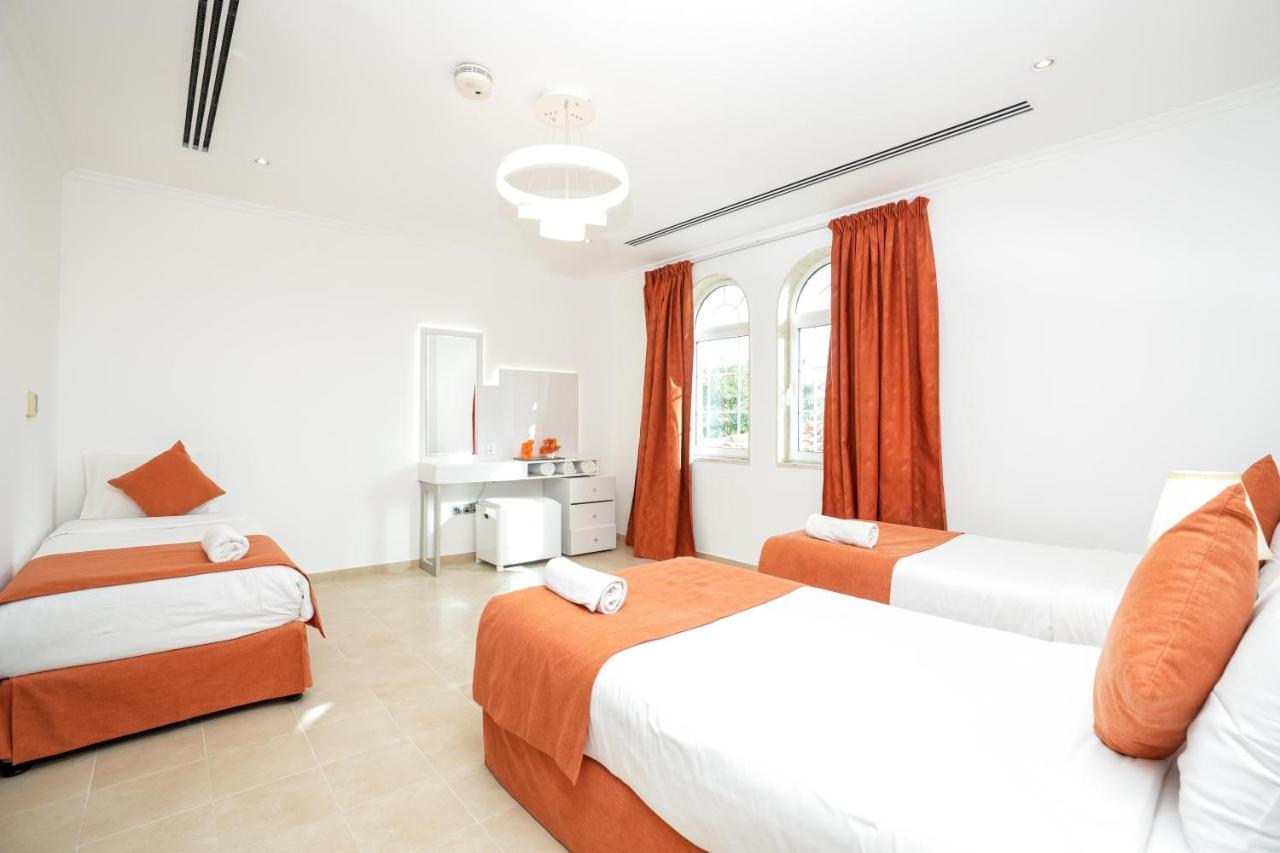 Appartement 6 Plus 1 Bdr Jumeirah Park With Amz Climatized Huge Private Pool - 5 Min From Jbr Beach *
