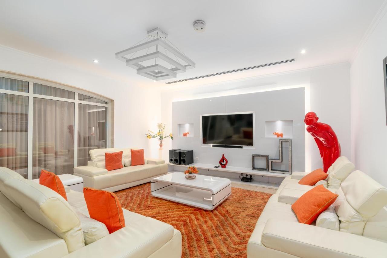 Appartement 6 Plus 1 Bdr Jumeirah Park With Amz Climatized Huge Private Pool - 5 Min From Jbr Beach *