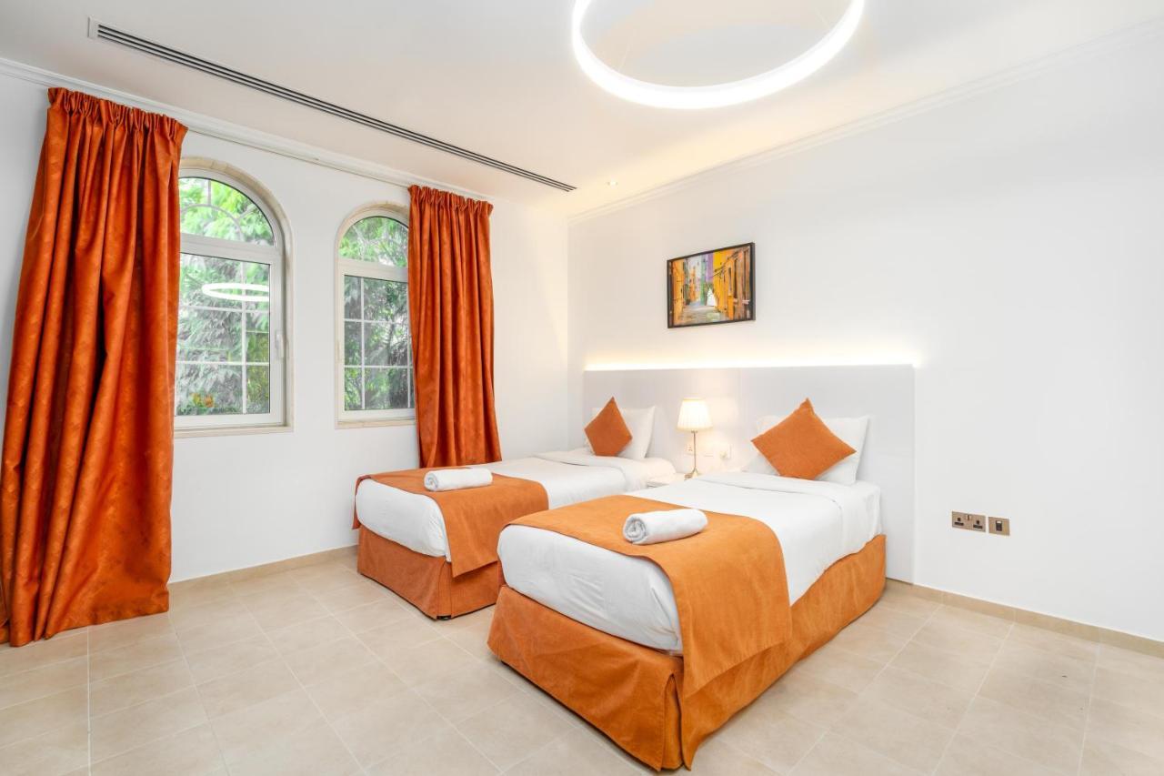 Appartement 6 Plus 1 Bdr Jumeirah Park With Amz Climatized Huge Private Pool - 5 Min From Jbr Beach