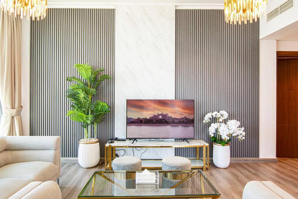 Magnificent New 3 Bedroom With Stunning View To Burj Khalifa & Fountain View Dubai