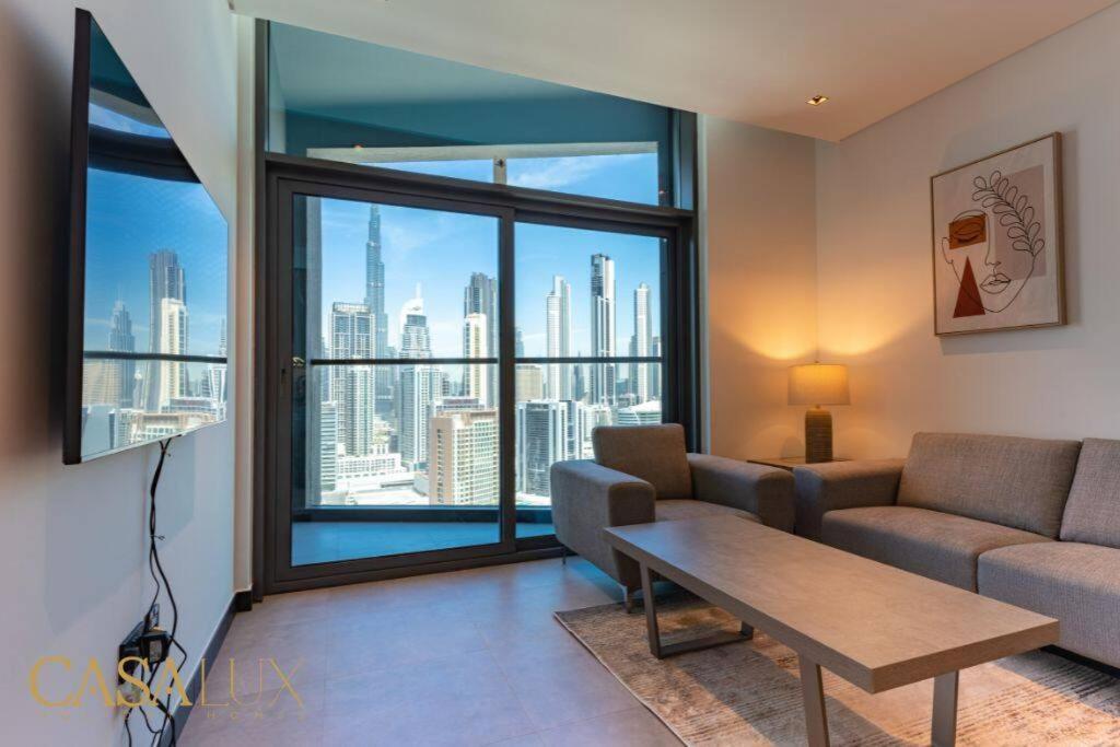 Stunning 1 Bed With Burj Khalifa & Canal View