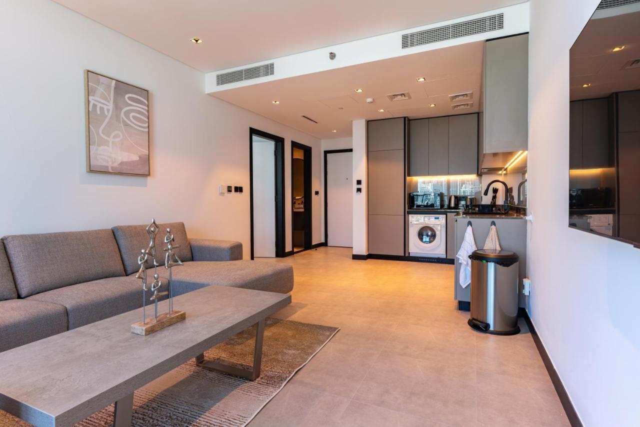 Stunning 1 Bed With Burj Khalifa & Canal View Apartment *
