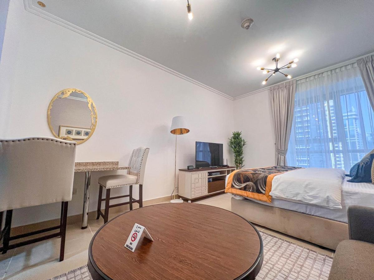 Cosmos Living Luxurious Near Metro Dubaï