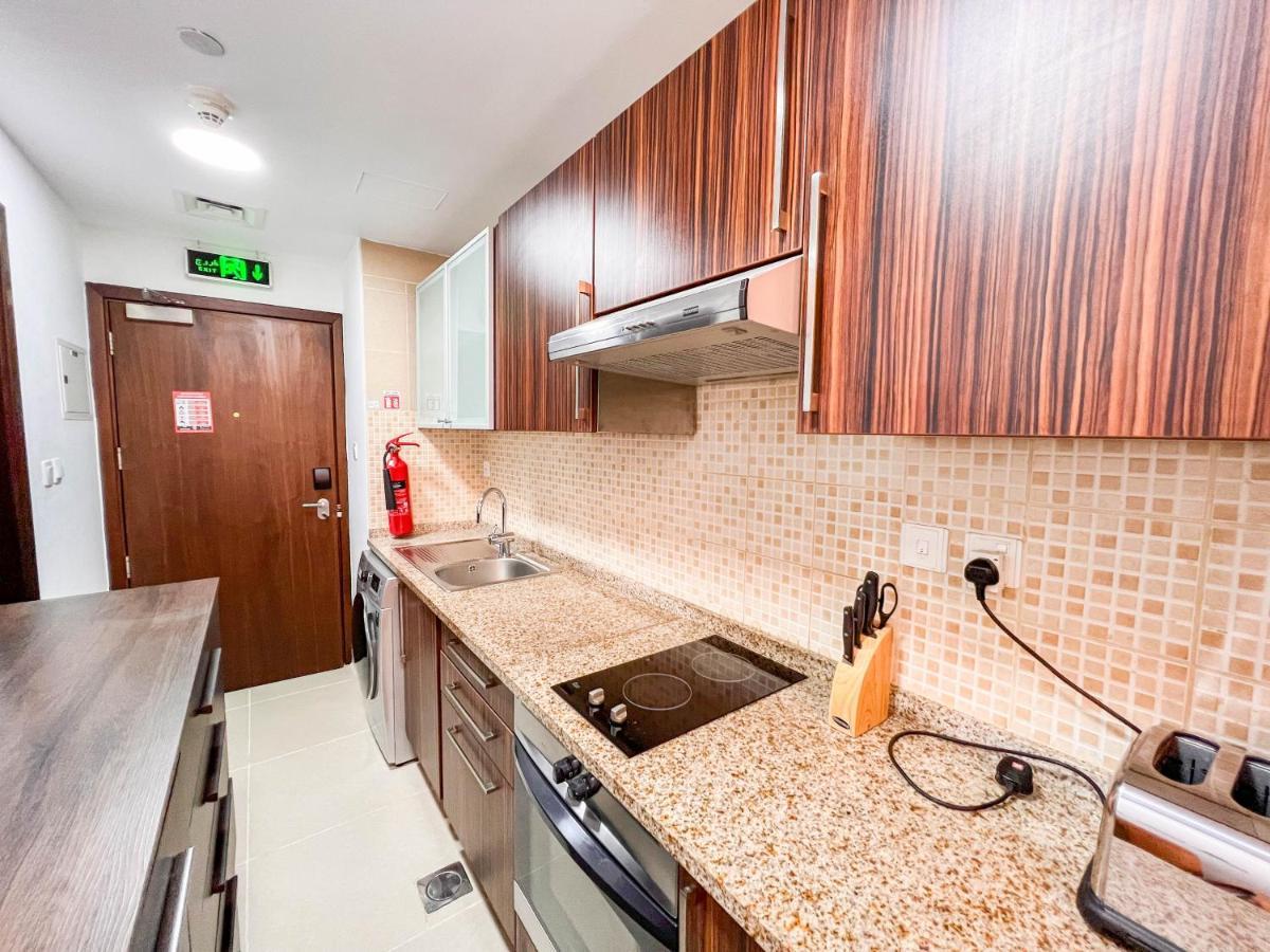 Lejlighed Cosmos Living Luxurious Near Metro Dubai