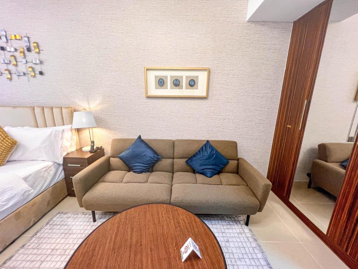 Cosmos Living Luxurious Near Metro Dubaï