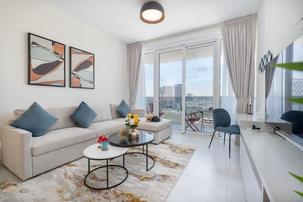 Apartamento Vogue Al Wasl 1 West 13th Floor With Large Balcony For View Of Sheikh Zaid Road And One Za'abeel Tower And Burj Khalifa, Walkable To Metro With Easy Access To Sheikh Zayed Road & World Trade Centre