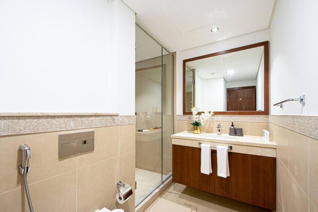 Magnificent New 3 Bedroom With Stunning View To Burj Khalifa & Fountain View Apartamento