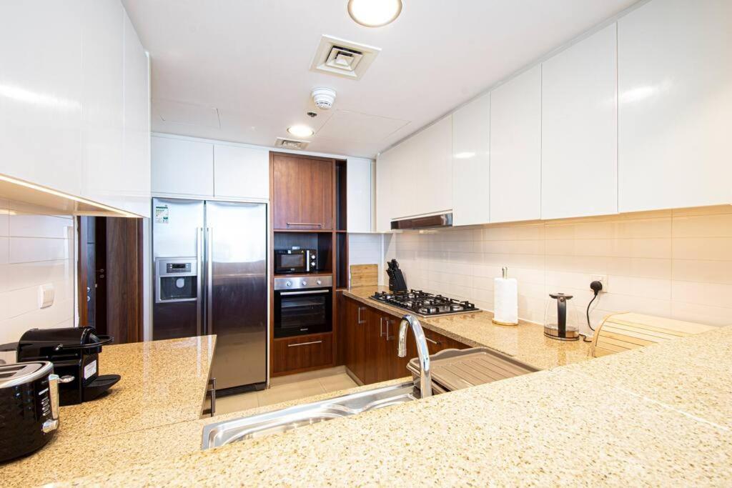 Magnificent New 3 Bedroom With Stunning View To Burj Khalifa & Fountain View *