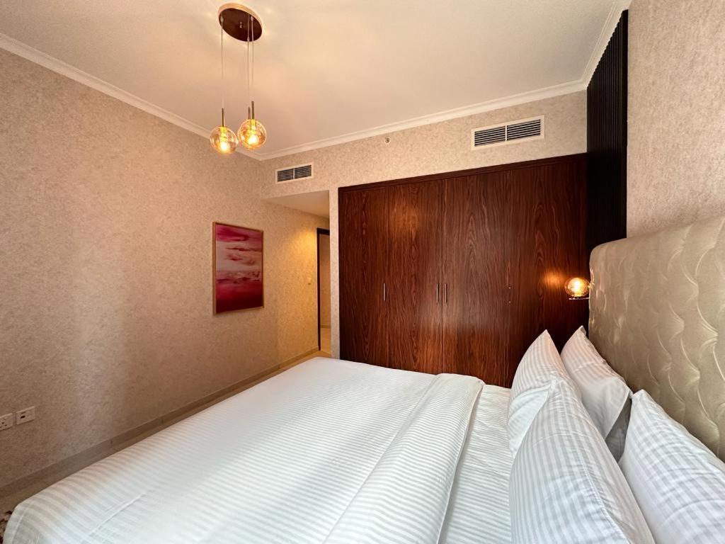 Lejlighed Durrani Homes - Supreme 5br Besides Mall With Burj Khalifa And Fountain View *
