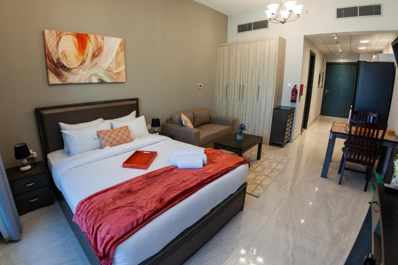 11th Floor Studio, Balcony With Canal And View, Close To Mall And Burj Khalifa, Jacuzzi, Pool, Kids Area, 24hr Gym, Free Indoor Parking, Wifi, Fully Furnished Apartment, Tv With Streaming, New Building * Dubaï