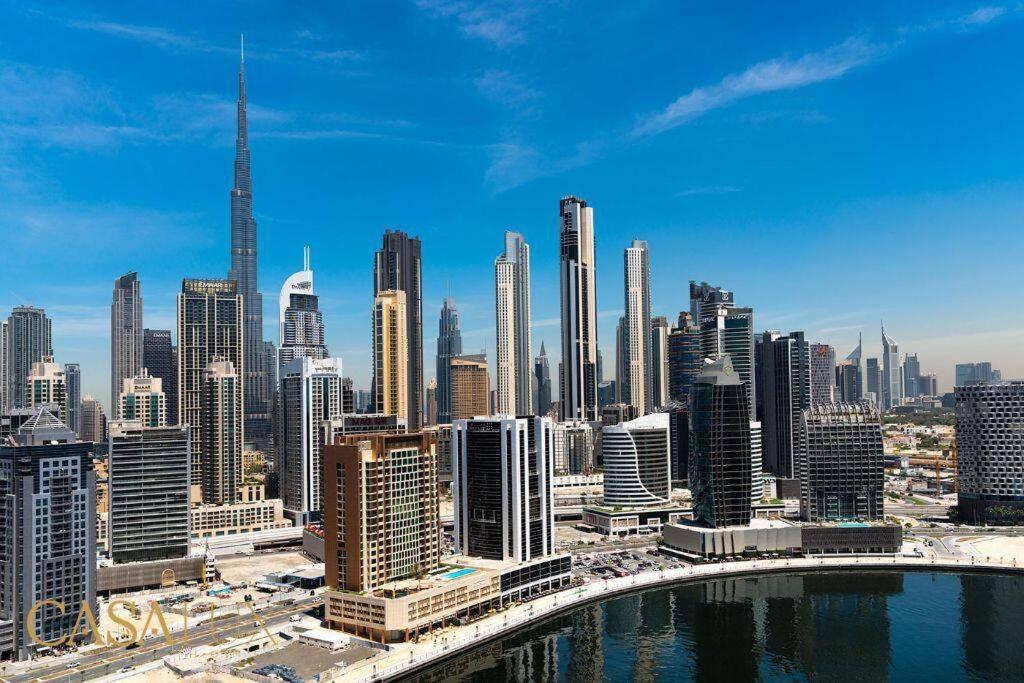 Stunning 1 Bed With Burj Khalifa & Canal View