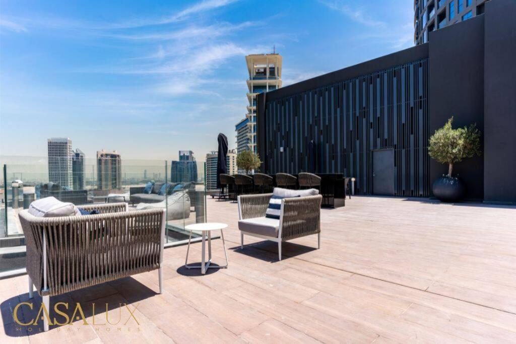 Stunning 1 Bed With Burj Khalifa & Canal View * Dubai