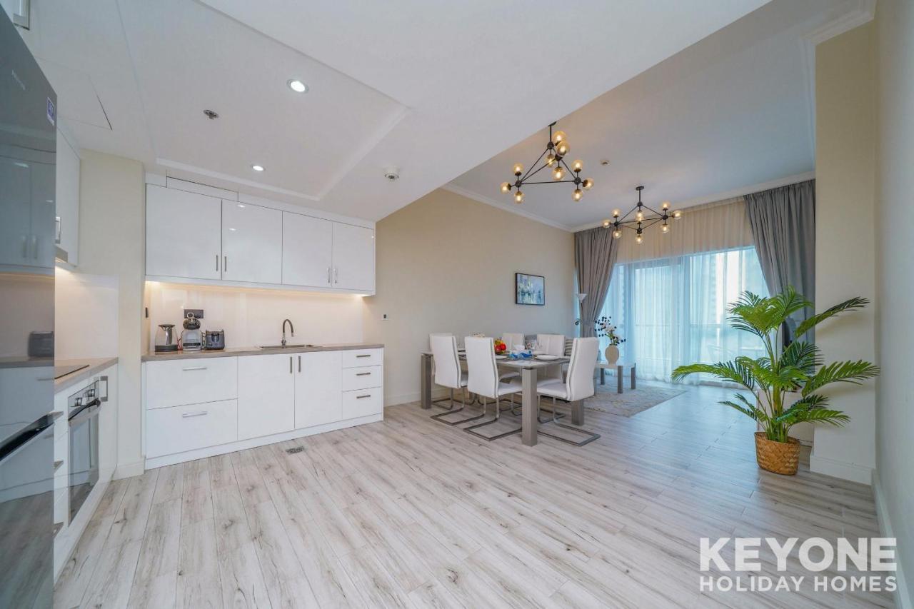Apartment Chic Marina View Living In A Two Bedroom