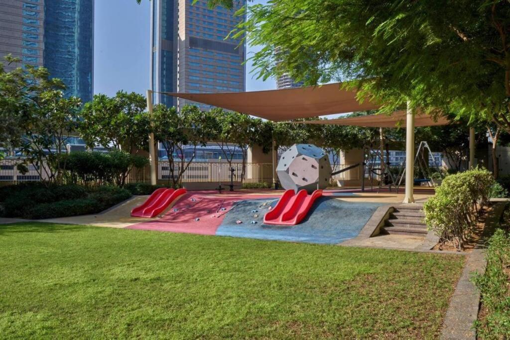 Magnificent New 3 Bedroom With Stunning View To Burj Khalifa & Fountain View * Dubái