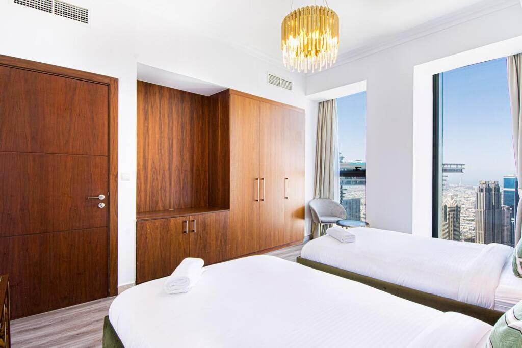 Magnificent New 3 Bedroom With Stunning View To Burj Khalifa & Fountain View *