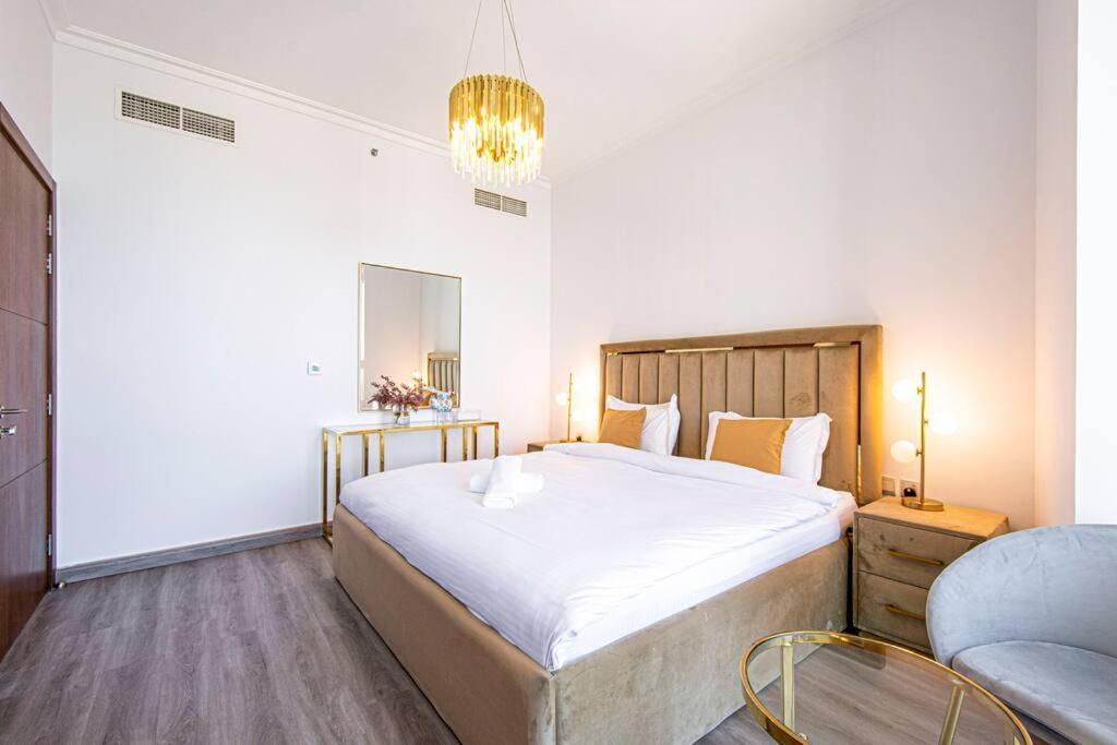 Apartment Magnificent New 3 Bedroom With Stunning View To Burj Khalifa & Fountain View *