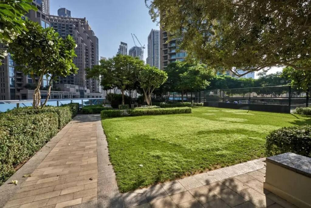 Magnificent New 3 Bedroom With Stunning View To Burj Khalifa & Fountain View * Dubái
