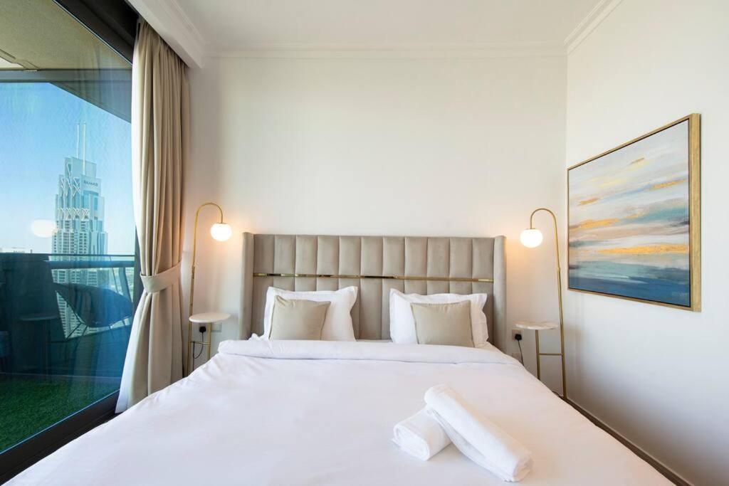Magnificent New 3 Bedroom With Stunning View To Burj Khalifa & Fountain View Dubai