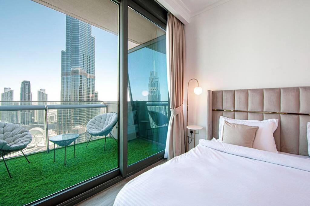 Magnificent New 3 Bedroom With Stunning View To Burj Khalifa & Fountain View