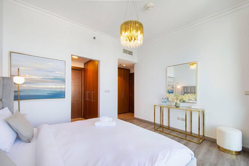 Apartamento Magnificent New 3 Bedroom With Stunning View To Burj Khalifa & Fountain View Dubái