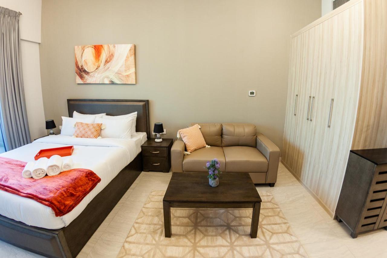 11th Floor Studio, Balcony With Canal And View, Close To Mall And Burj Khalifa, Jacuzzi, Pool, Kids Area, 24hr Gym, Free Indoor Parking, Wifi, Fully Furnished Apartment, Tv With Streaming, New Building Appartement
