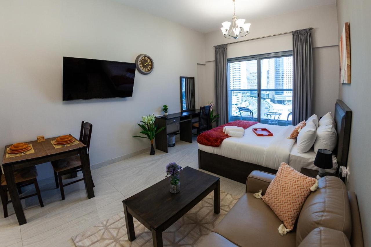 11th Floor Studio, Balcony With Canal And View, Close To Mall And Burj Khalifa, Jacuzzi, Pool, Kids Area, 24hr Gym, Free Indoor Parking, Wifi, Fully Furnished Apartment, Tv With Streaming, New Building Appartement