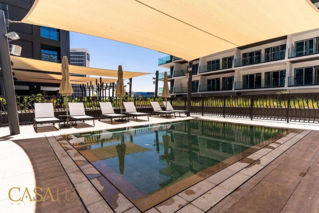 Stunning 1 Bed With Burj Khalifa & Canal View * Dubai