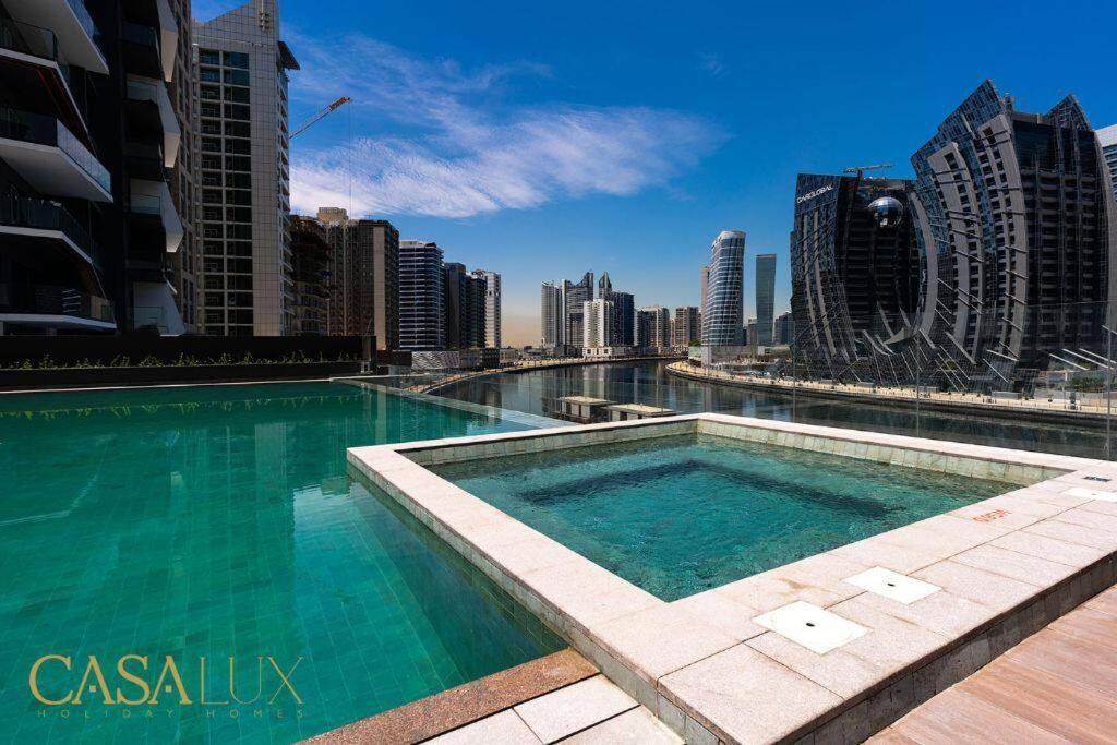 Stunning 1 Bed With Burj Khalifa & Canal View
