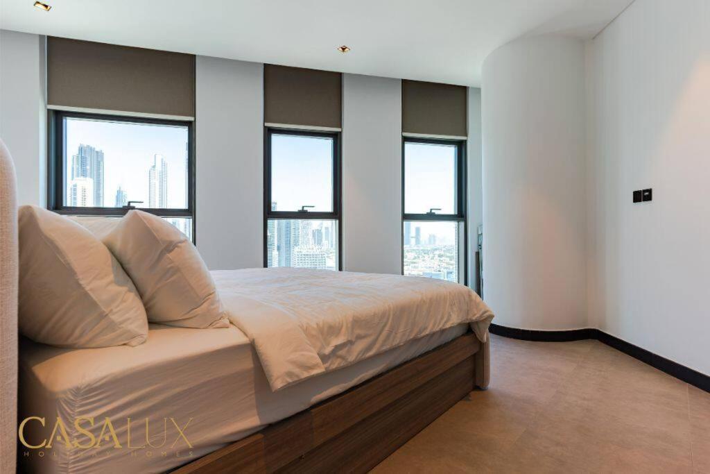 Apartment Stunning 1 Bed With Burj Khalifa & Canal View Dubai