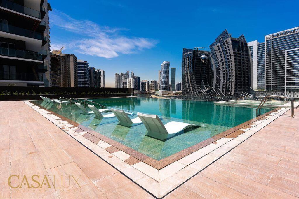Stunning 1 Bed With Burj Khalifa & Canal View * Dubai