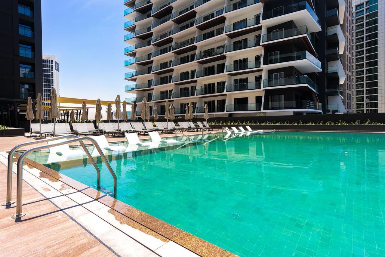 Stunning 1 Bed With Burj Khalifa & Canal View * Dubai