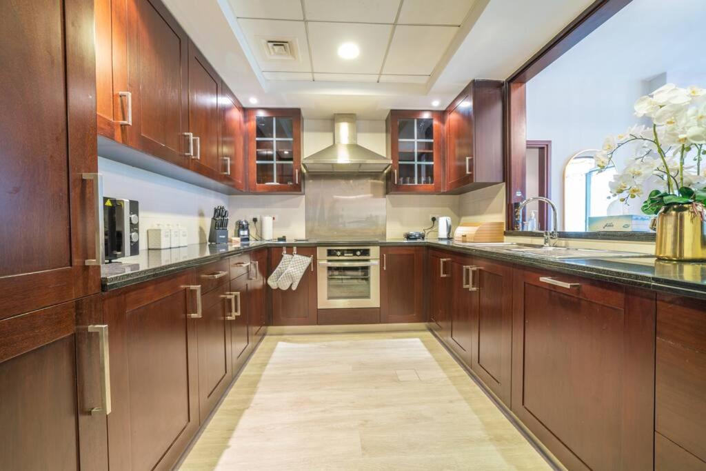First Class 2br With Burj Khalifa & Fountain View Dubai