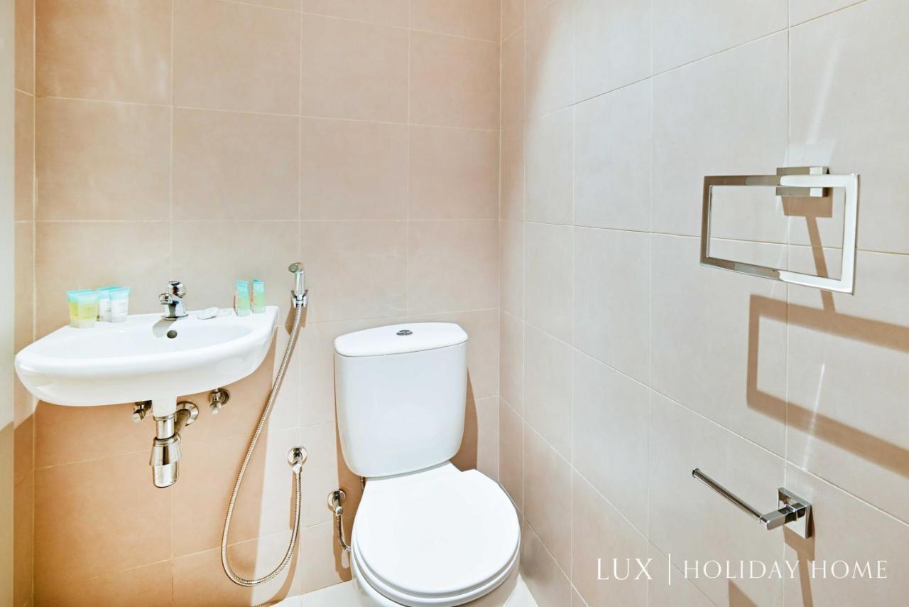 Lux - The Elegant Palm *