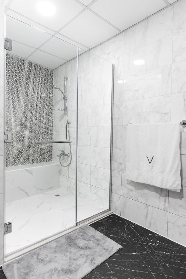 Exclusive Marina With Private Jacuzzi 1br Holiday home Dubai