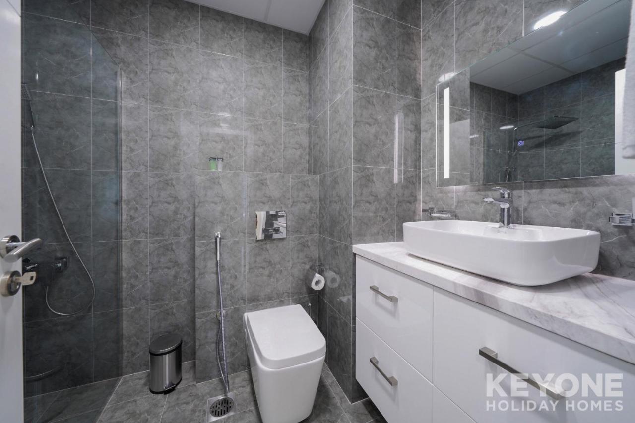 Chic Marina View Living In A Two Bedroom Apartment *