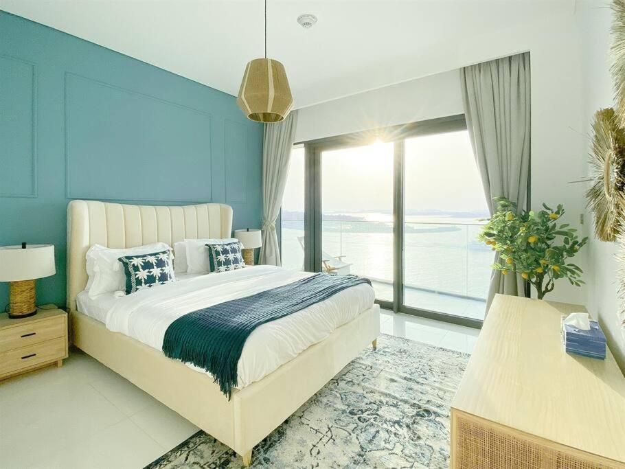 Trophy 2bdr Sandy Shores Retreat With Panoramic Sea View & Private Access Apartamento *