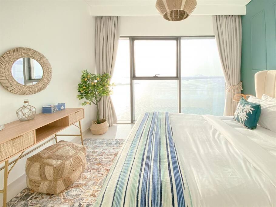 Trophy 2bdr Sandy Shores Retreat With Panoramic Sea View & Private Access Apartamento