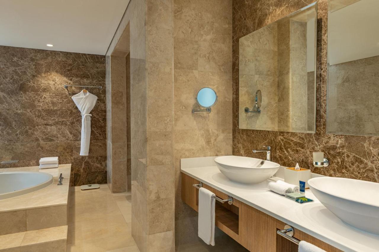 Hotel Four Points By Sheraton Production City, 4*