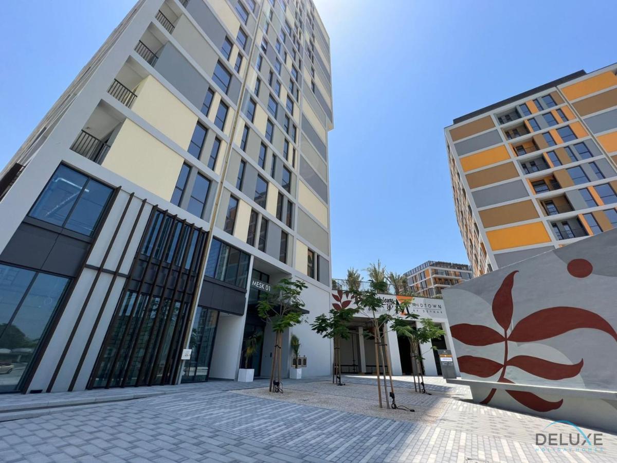 Suave 2br With Assistant At Mesk 1 Midtown Production By Deluxe Homes